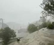 Temporais com granizo causam estragos e transbordamento de rio em Santa Catarina