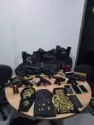 Três PMs e dois homens são presos por tentativa de roubo de tonelada de drogas no AM