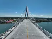 Trump ameaça bloquear ponte EUA-Canadá e exige compensação e respeito