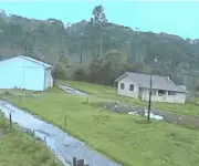 Vídeo flagra raio atingindo cerca elétrica e causando explosão em propriedade de SC