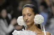Vestido Immaculée da Dior: Como Jonathan Anderson Redefiniu a Noiva Moderna na Alta-Costura 2026