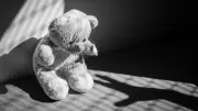 Vítima de abuso incestuoso revela identidade após irmã ser condenada 17 anos depois