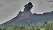 Vulcão Mount Kanlaon entra em erupção nas Filipinas, autoridades emitem alerta
