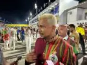 Xamã desfila com visual carnavalesco após término com Sophie Charlotte