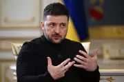 Zelensky afirma que Ucrânia não está perdendo guerra e exige tropas europeias na linha de frente