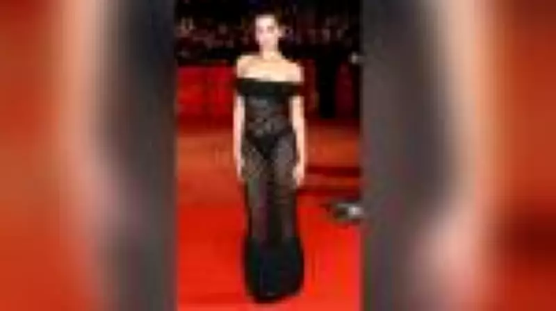 A Evolução do Naked Dress: Como a Transparência se Torna Alta-Costura