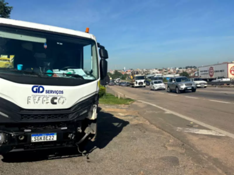 Acidente com quatro veículos interdita rodovia e causa 3 km de lentidão em Campinas