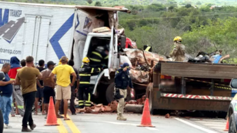 Acidente entre caminhões na BR-226 em Triunfo Potiguar deixa um morto e outro ferido
