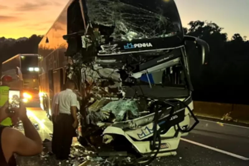 Acidente fatal na BR-116: Ônibus colide com carreta parada, mata motorista e deixa sete feridos