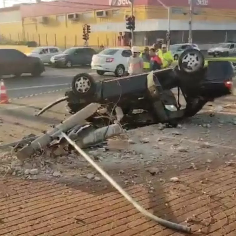 Acidente grave em Campinas: carro capota após colidir com poste e deixa três feridos