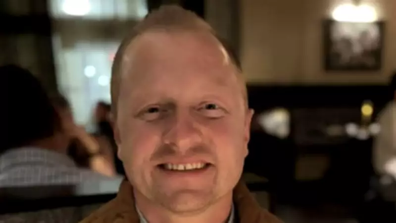 Adolescente é acusado de homicídio após atropelar professor em brincadeira nos EUA