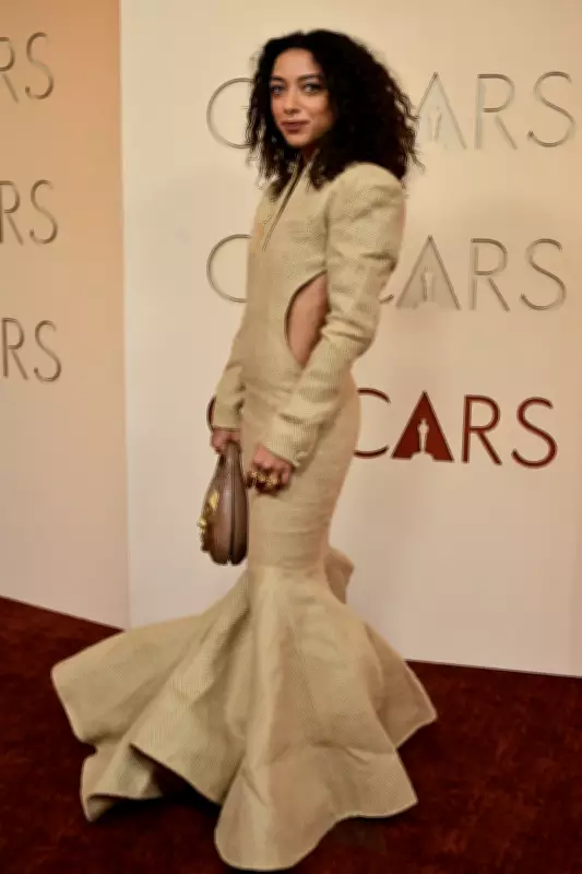 Alice Carvalho brilha no Oscar com vestido sustentável da Amazônia