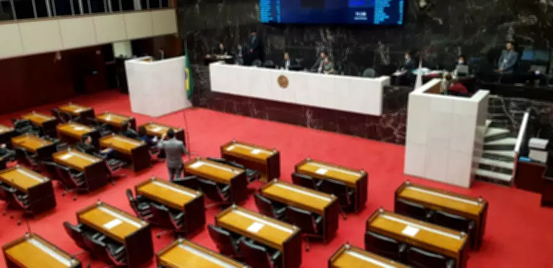 ALMG derruba vetos de Zema sobre promoção de servidores e áreas degradadas