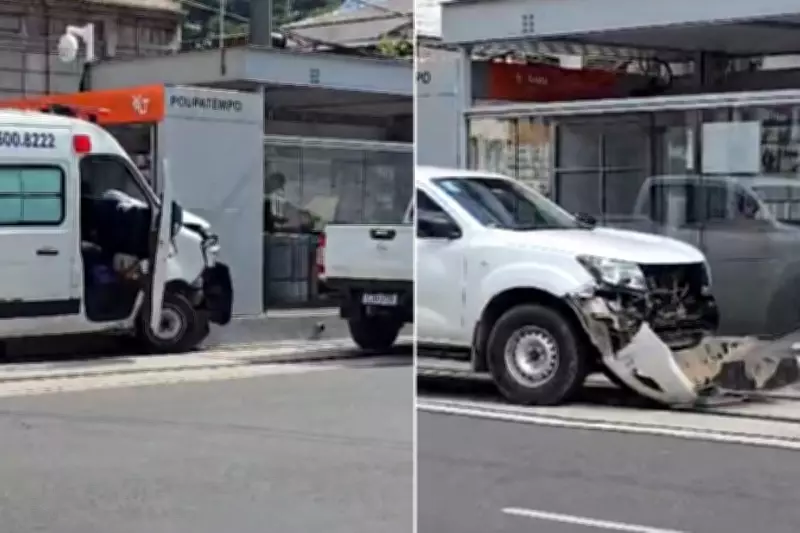 Ambulância colide com caminhonete e atinge estação do VLT em Santos, interrompendo circulação