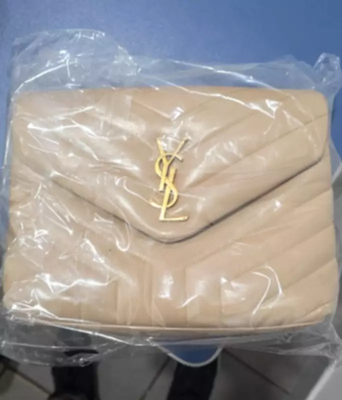 Amiga é indiciada por furtar três bolsas de grife após abusar de confiança em MT