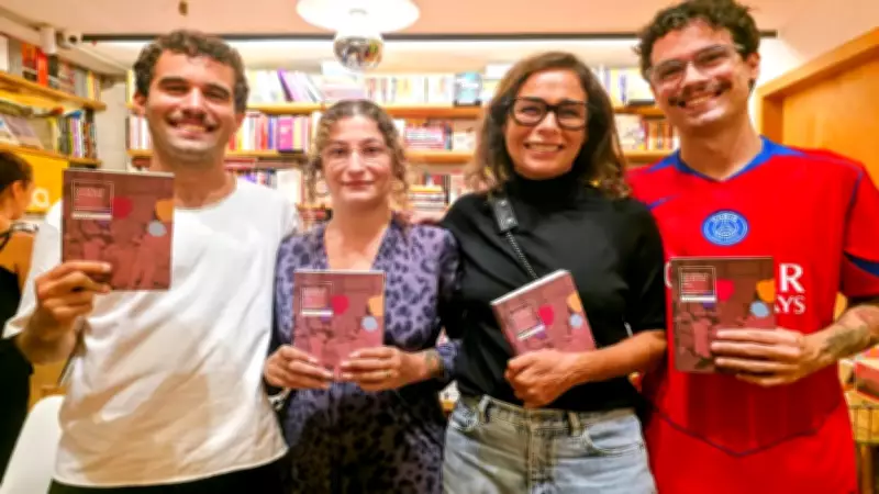 Andrea Beltrão raramente aparece com família, mas marca presença em lançamento literário da filha