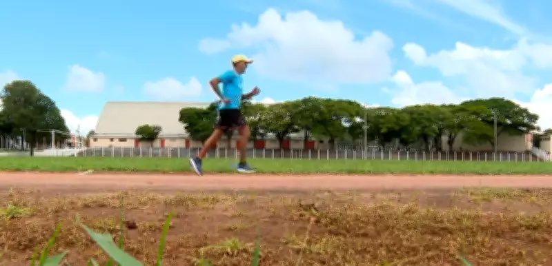 Aos 74 anos, morador de Descalvado mantém rotina de treinos e coleciona 200 medalhas no atletismo