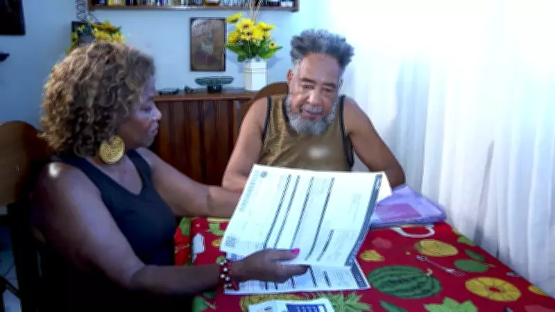 Aposentados recorrem ao empréstimo consignado para pagar contas básicas, comprometendo renda