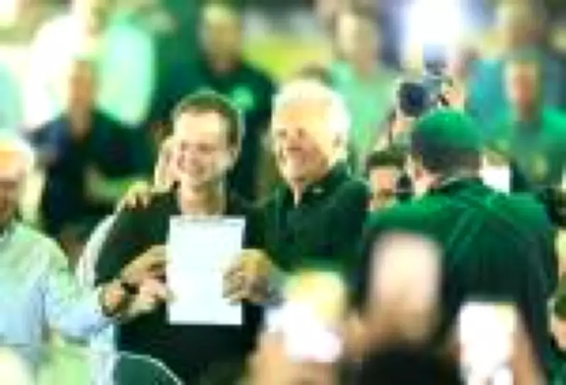 Após desistência de Ratinho Junior, Caiado viaja a SP para definir candidatura com Kassab