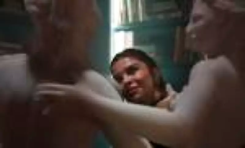 Arminda é retirada por policiais em 'Três Graças': confira resumo do capítulo