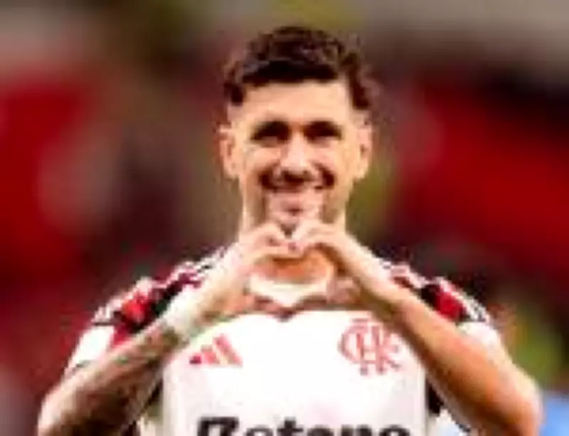 Arrascaeta vive momento inesquecível com filho no Maracanã e emociona nas redes sociais