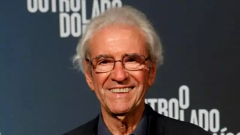 Artistas e familiares se despedem de Juca de Oliveira em velório em São Paulo