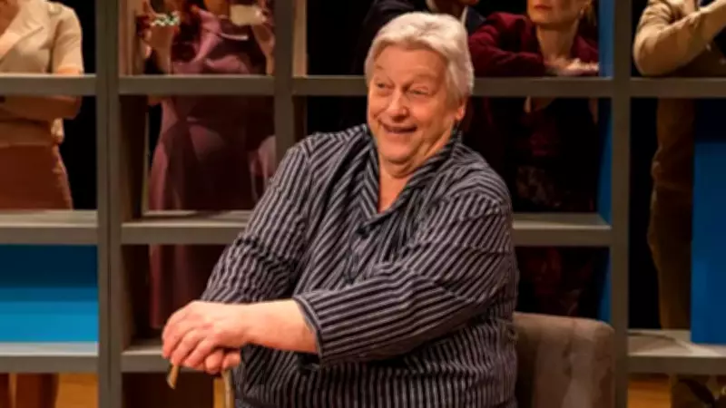 Ator Fulvio Stefanini, aos 86 anos, recebe alta após tratar infecção e retorna aos palcos