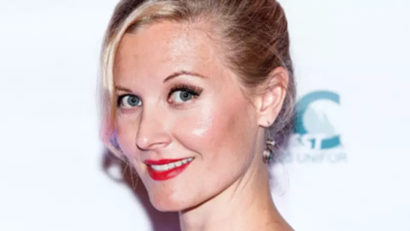 Atriz Carrie Anne Fleming, de 'iZombie' e 'Supernatural', morre aos 51 anos por câncer de mama