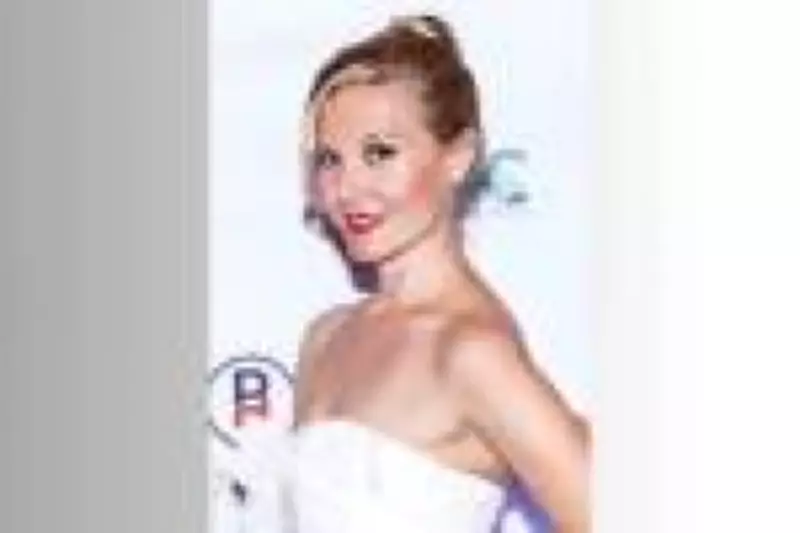 Atriz Carrie Anne Fleming, de 'Supernatural' e 'iZombie', morre aos 51 anos