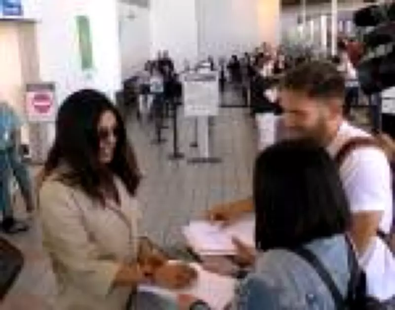 Atriz Priyanka Chopra é acusada de contratar fãs falsos para autógrafos após Oscar