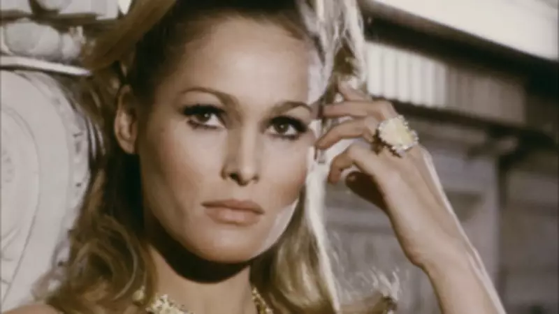 Atriz Ursula Andress, primeira 'Bond Girl', tem R$ 120 milhões recuperados após golpe milionário