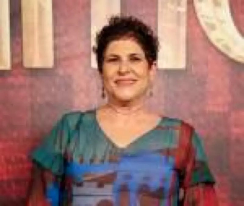 Autora de 'A Nobreza do Amor' busca novo Emmy após sucesso de 'Órfãos da Terra'