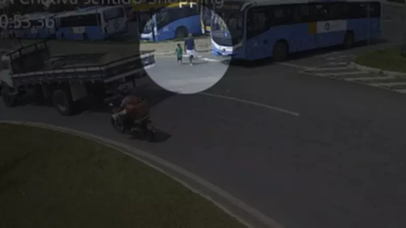 Avô e neto de 5 anos são atropelados por ônibus em Senador Canedo; motorista é acusado de usar celular