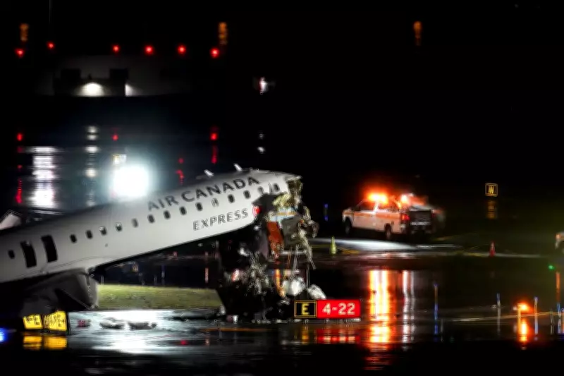 Avião da Air Canada colide com caminhão de bombeiros em Nova York; dois mortos e feridos