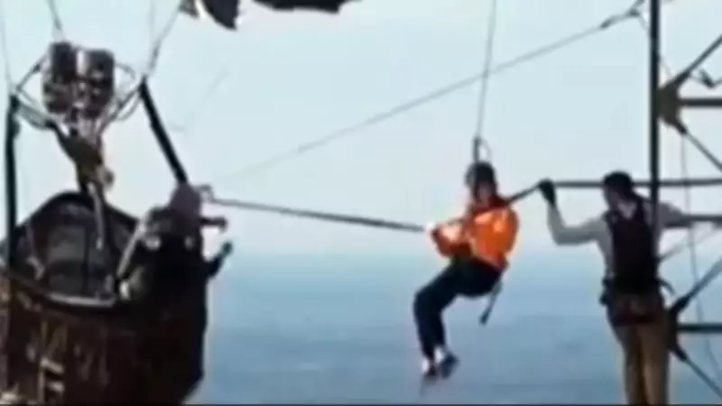 Balão de ar quente colide com torre nos EUA e deixa casal preso a 300 metros de altura