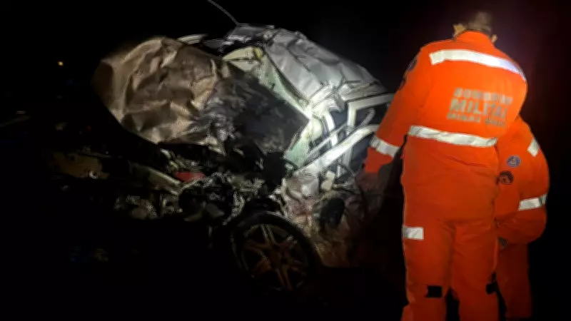 Batida entre carretas e carro mata casal na BR-364 em Frutal, Minas Gerais