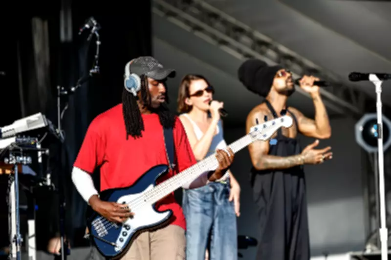 Blood Orange encanta Lollapalooza 2026 com show introspectivo e musicalidade impecável
