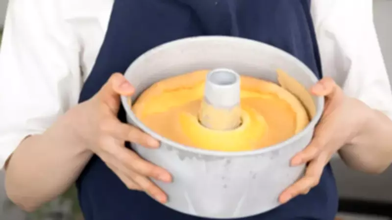 Bolo não cresce? Chef revela 7 erros comuns que arruínam a receita e como evitá-los