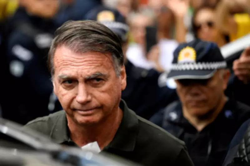 Bolsonaro segue internado com pneumonia; defesa renova pedido de prisão domiciliar
