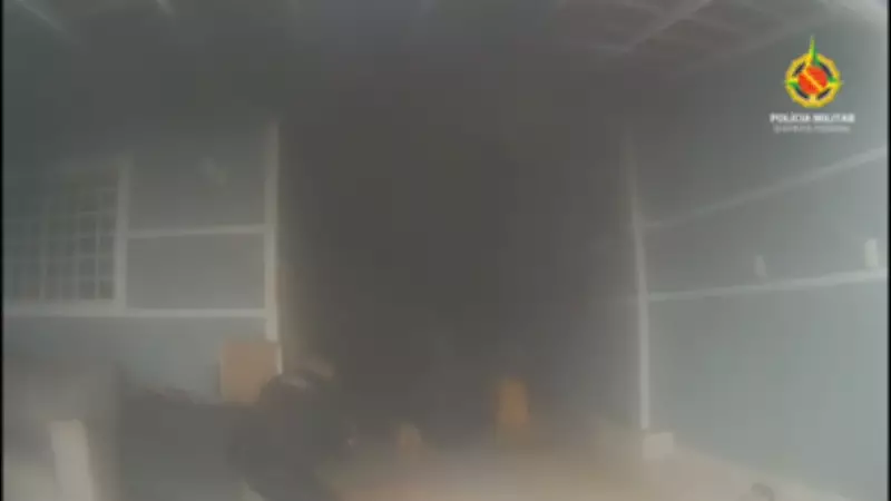 Bombeiro da reserva ameaça companheira e incendeia casa própria em Ceilândia, DF