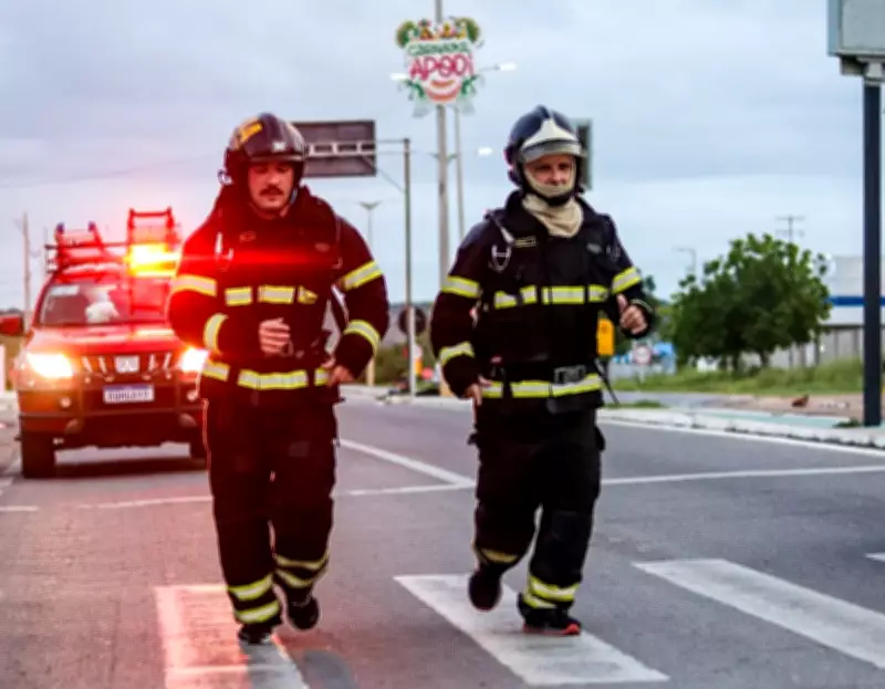 Bombeiros correm 5,7 km com equipamento de 30 kg em evento no RN