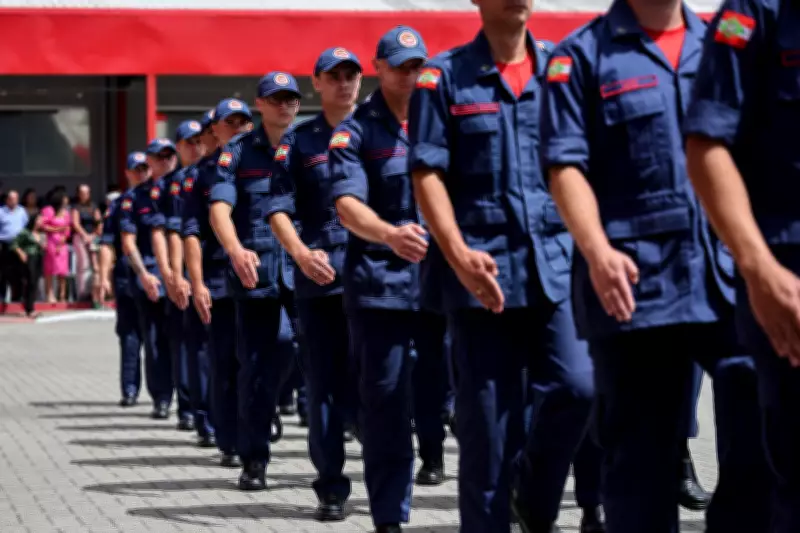 Bombeiros de SC abrem 30 vagas temporárias com salários de até R$ 19,8 mil