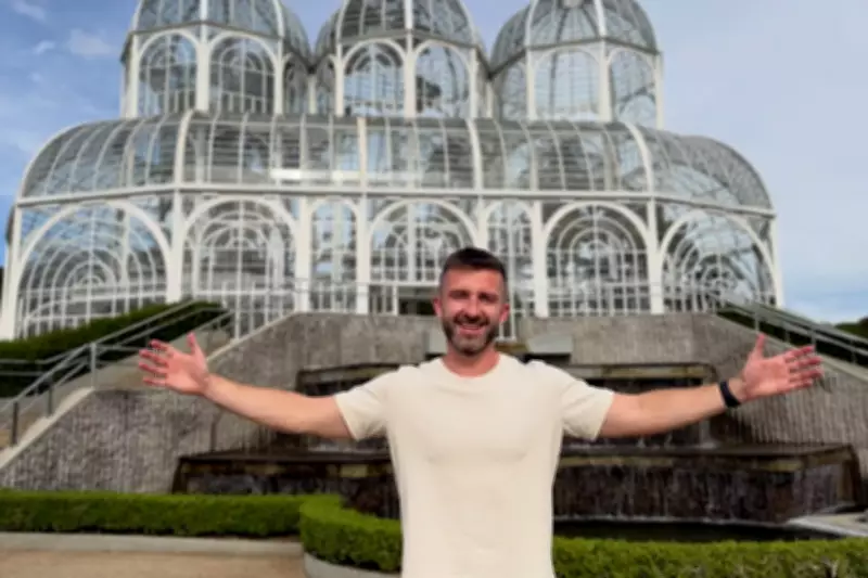 Britânico apaixonado por Curitiba viraliza nas redes com turismo e gastronomia da cidade