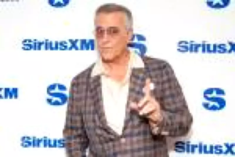 Bruce Campbell, astro de 'Evil Dead', revela câncer 'tratável, mas não curável'