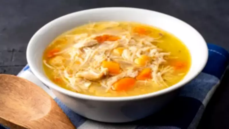 Caldos e Sopa: Conforto e Tradição em Tigelas que Aquecem a Alma e o Corpo