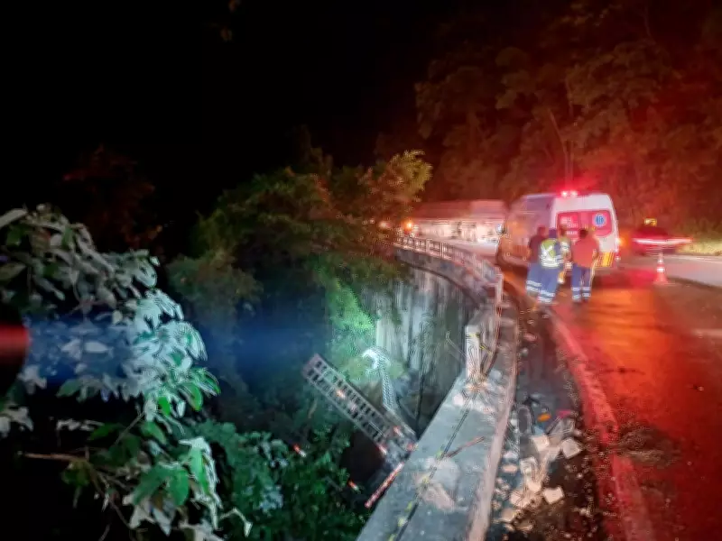 Caminhão despenca de ribanceira de 25 metros na Serra das Araras e deixa três feridos em Piraí