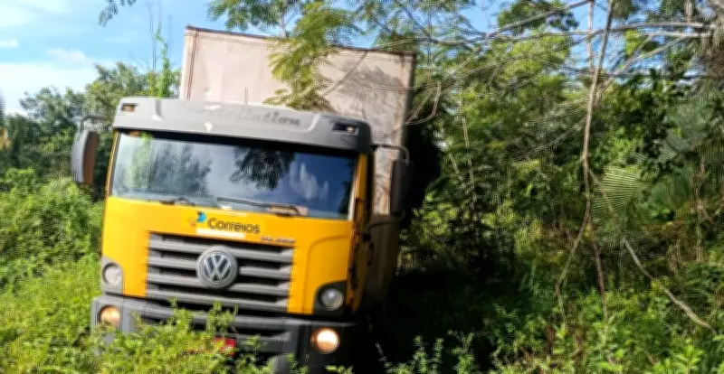 Caminhão dos Correios é assaltado e motorista mantido refém em Anapu, no Pará