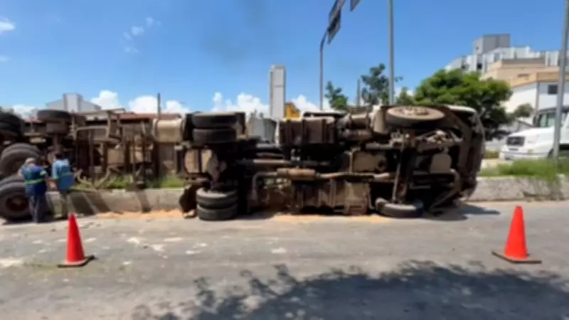 Caminhão Tomba e Interdita Acesso à Ponte Rosinha Filippo em Guaratinguetá