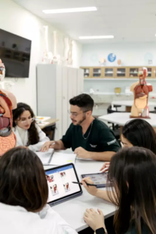 Caminhos para cursar Medicina: Enem, financiamentos e oportunidades no Brasil