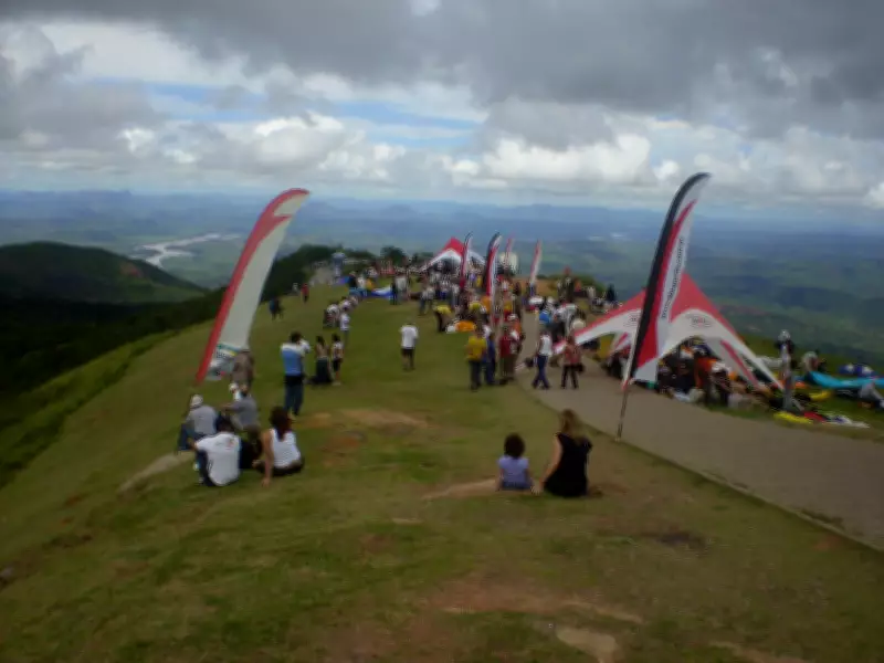 Campeonato Brasileiro de Parapente encerra com provas finais no Pico da Ibituruna